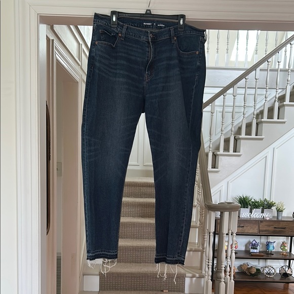Old Navy Mid-Rise Boyfriend Jeans - Picture 1 of 5